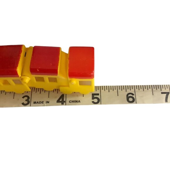 Vtg BANDAI Wind-Up Toy Train Engine With Carriages 5" Long Red Yellow WORKS - Picture 7 of 8